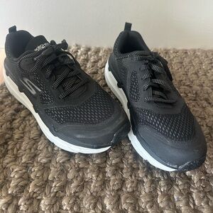 Skechers Super Comfy Worn Once Black Athletic Shoes